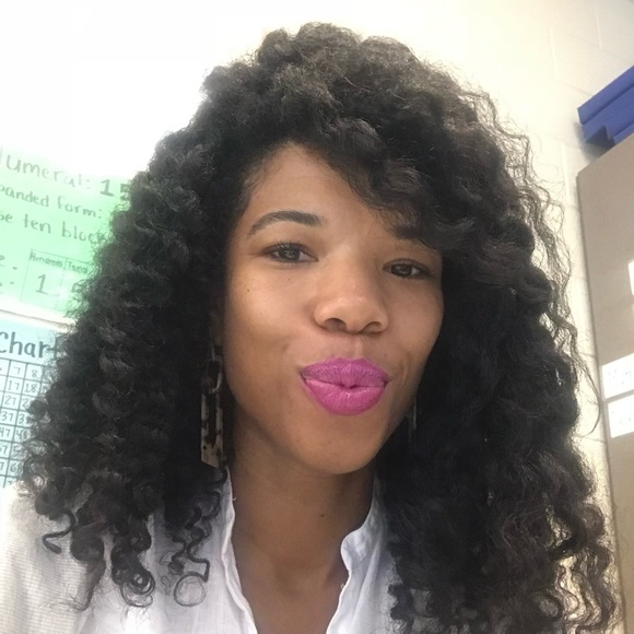 MEET YOUR POSHER - Picture 4 of 8